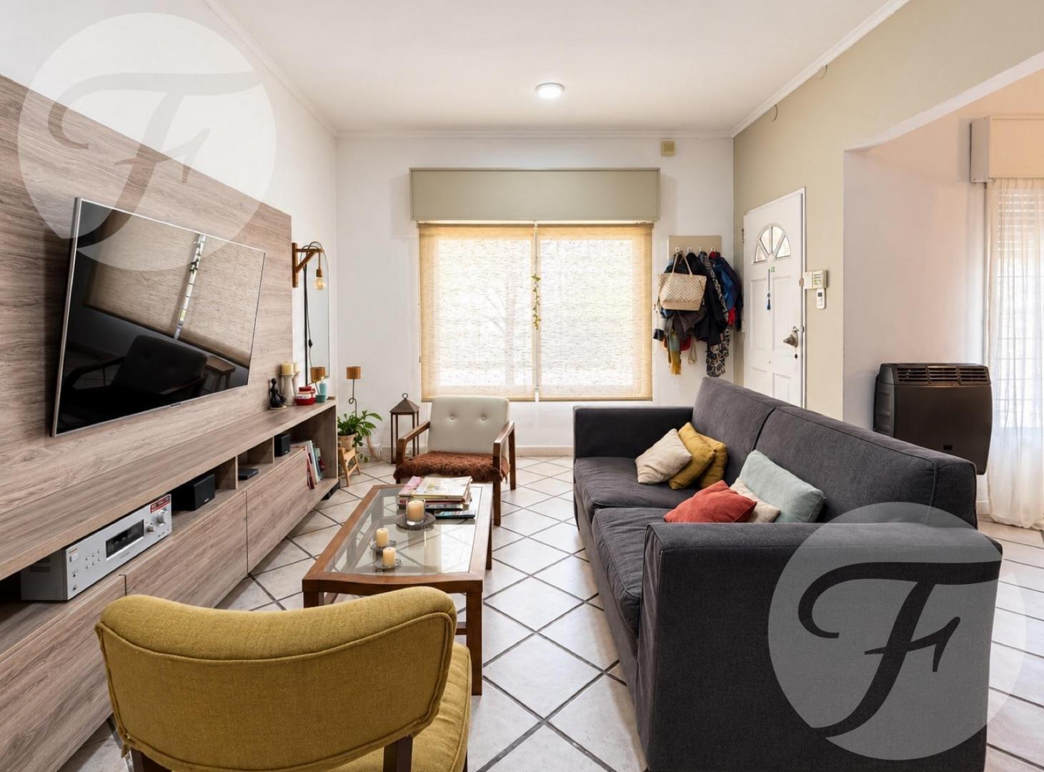 Foto de CASA EN ESQUINA CON 3 DORMITORIOS, PILETA Y QUINCHO A 3 CUADRAS DE LAS, imagen 1