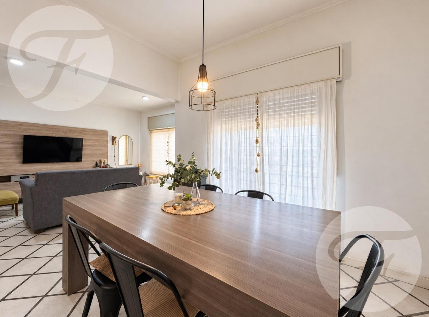 Foto de CASA EN ESQUINA CON 3 DORMITORIOS, PILETA Y QUINCHO A 3 CUADRAS DE LAS, imagen 2