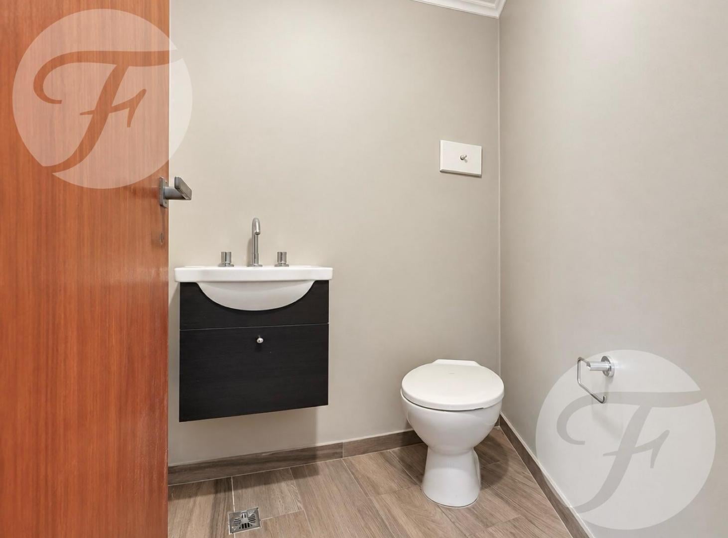 Foto de CASA EN ESQUINA CON 2 SUITES, COCHERA Y PATIO CON JACUZZI – ZONA, imagen 4