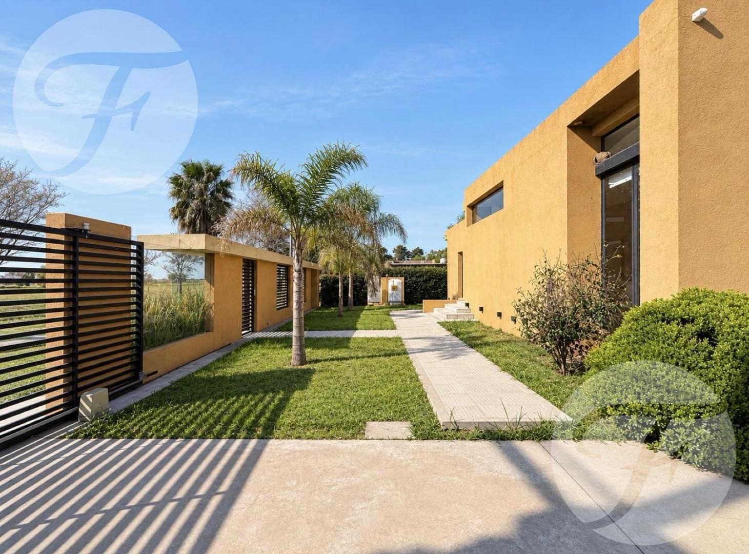 Foto de CASA MODERNA CON PISCINA Y QUINCHO EN DRIVING GOLF SAN PEDRO – 1.000 M², imagen 1