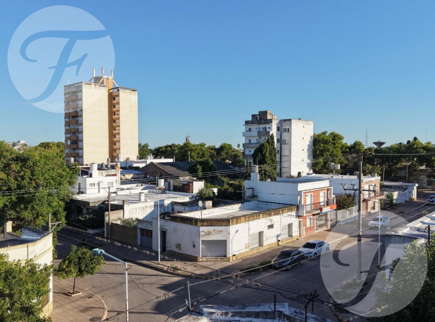 Foto de GRAN ESQUINA CENTRICA CON POTENCIAL VIVIENDA COMERCIAL O DESARROLLO |, imagen 2