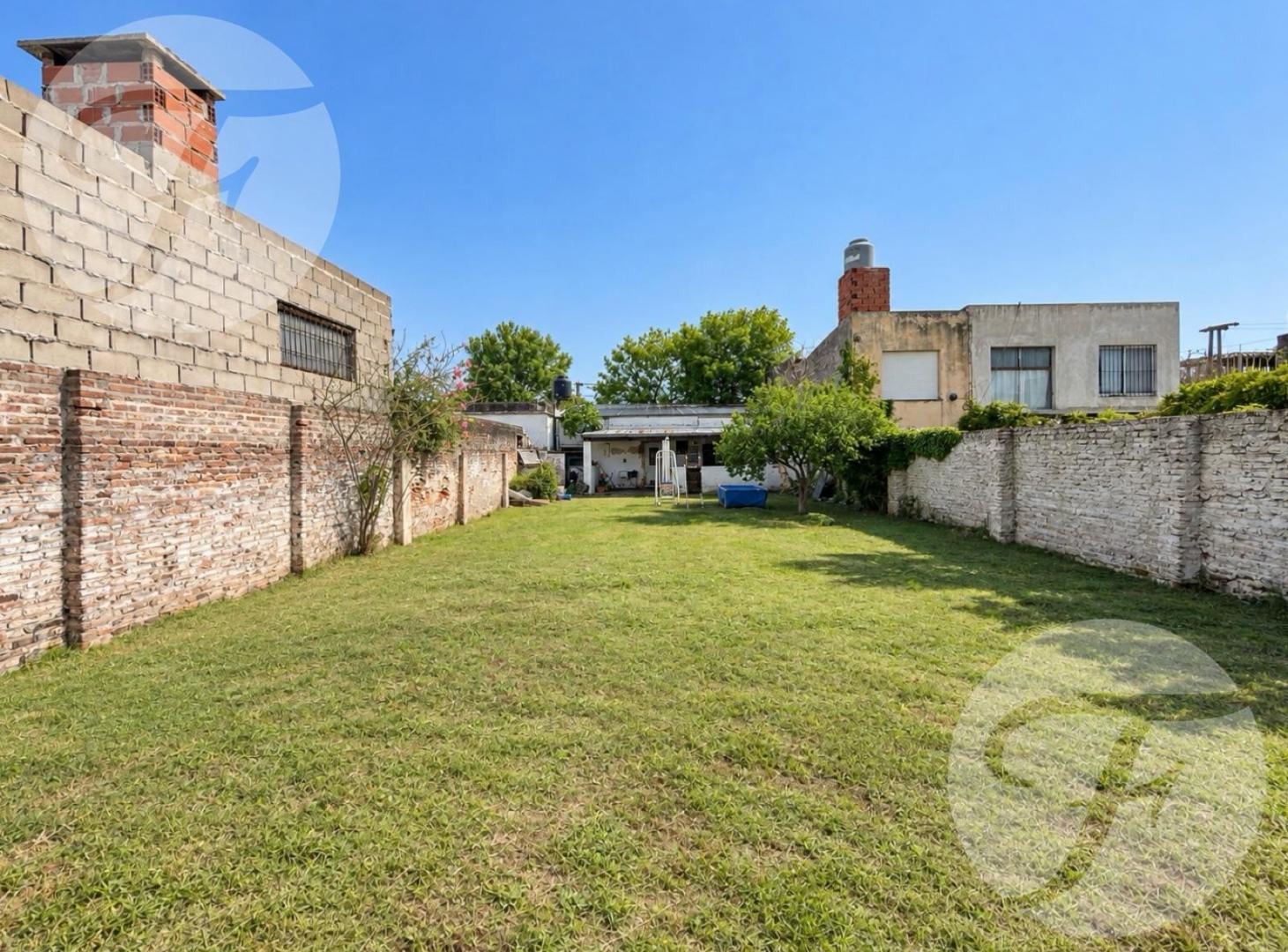 CASA CÉNTRICA EN SAN PEDRO CON JARDÍN Y GRAN POTENCIAL – 364 M²