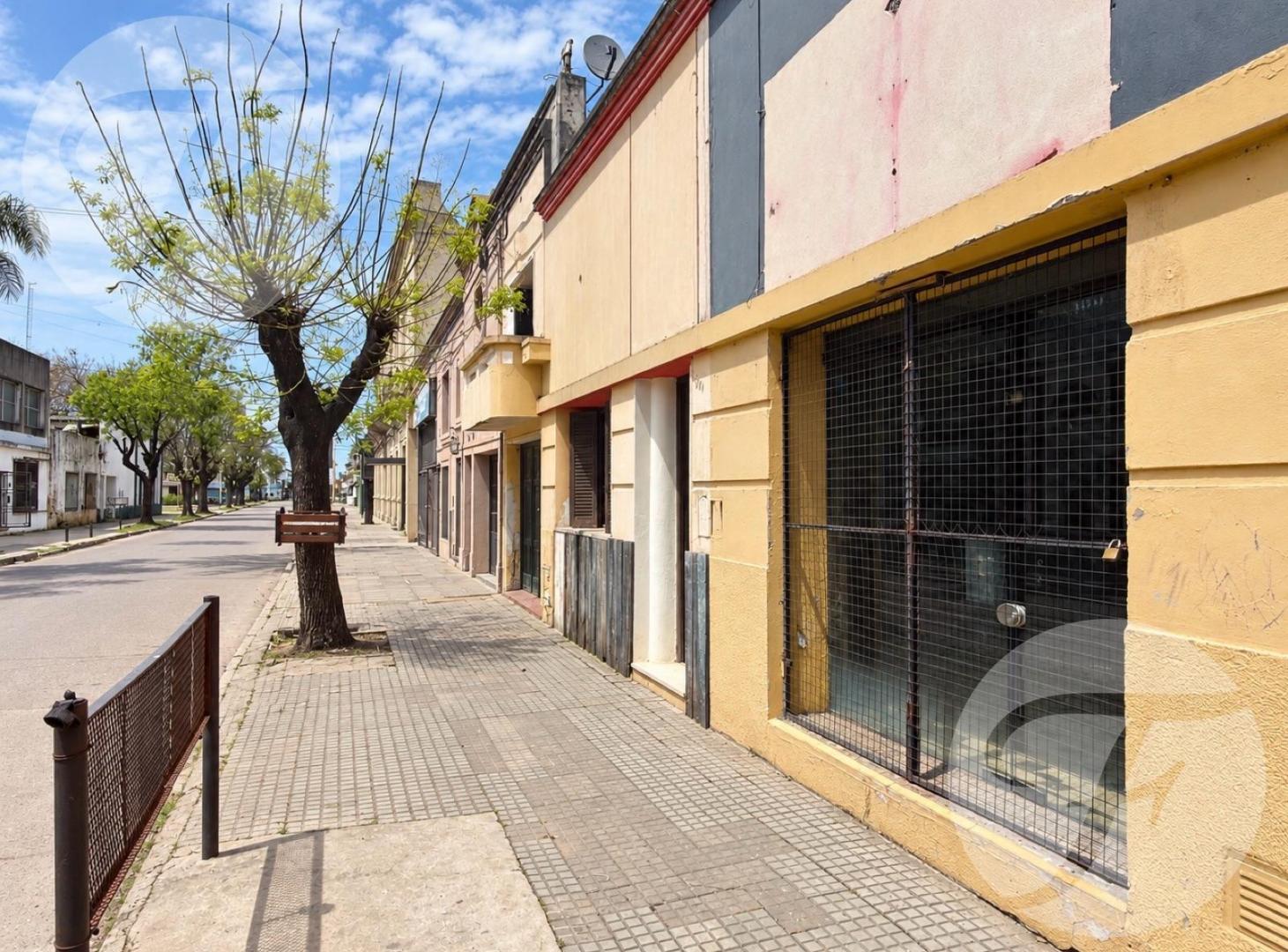 Foto de PROPIEDAD CENTRICA APTA PARA USOS MULTIPLES I GRAN POTENCIAL COMERCIAL, imagen 2