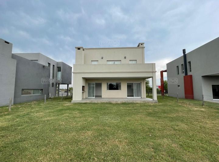 PUERTOS/ESCOBAR- ARAUCARIAS - Casa Quinta  en Alquiler ubicado en Puertos, Escobar, G.B.A. Zona Nort 2