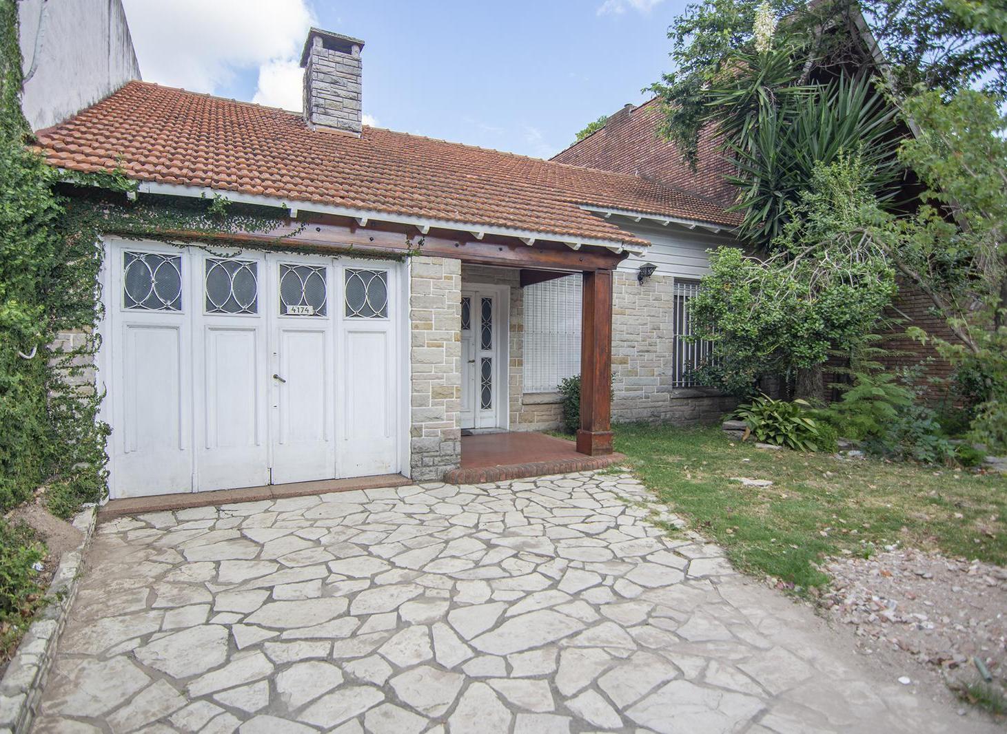 Casa en venta 7 ambientes en Hurlingham apto crédito