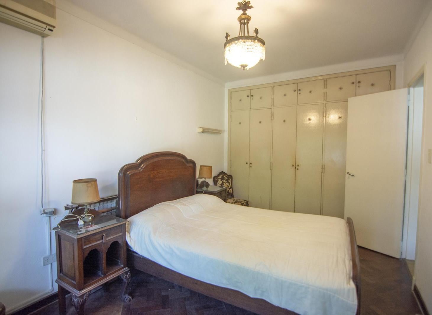 Foto de Casa en venta 7 ambientes en Hurlingham apto crédito, imagen 1