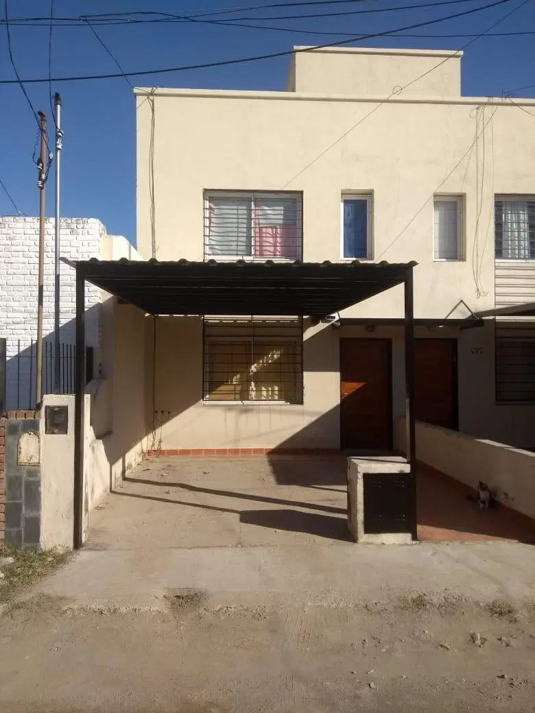 Dúplex con patio y terraza 4