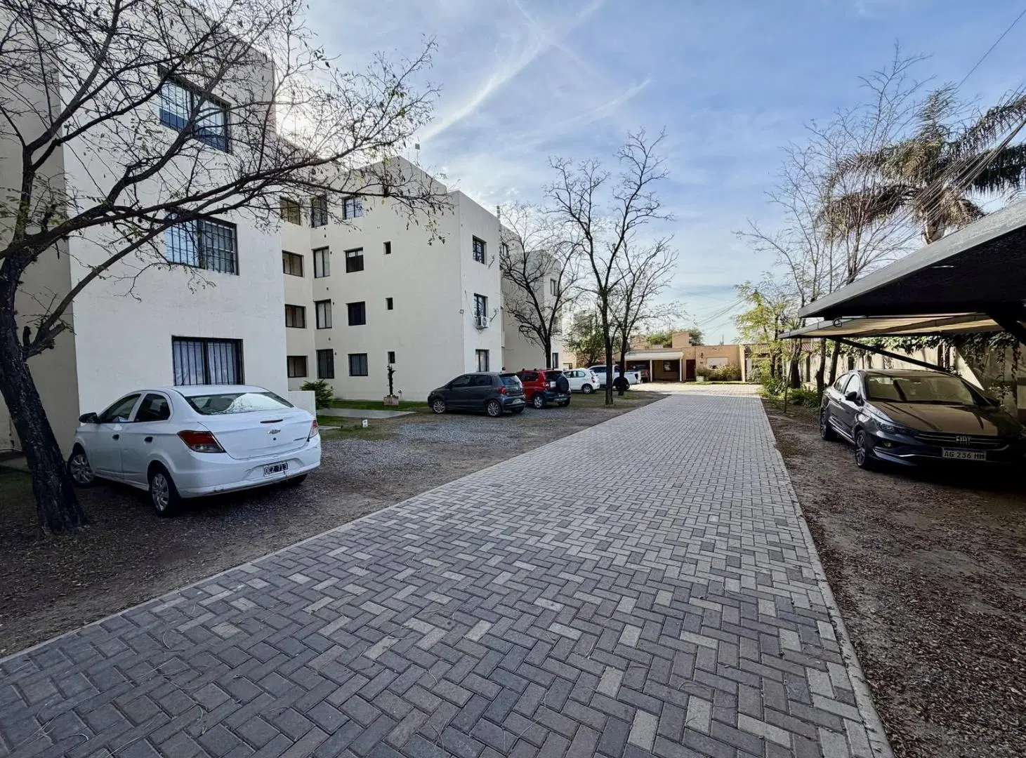 El dpto con terraza y cerca de TODO esta disponible para vos! 2