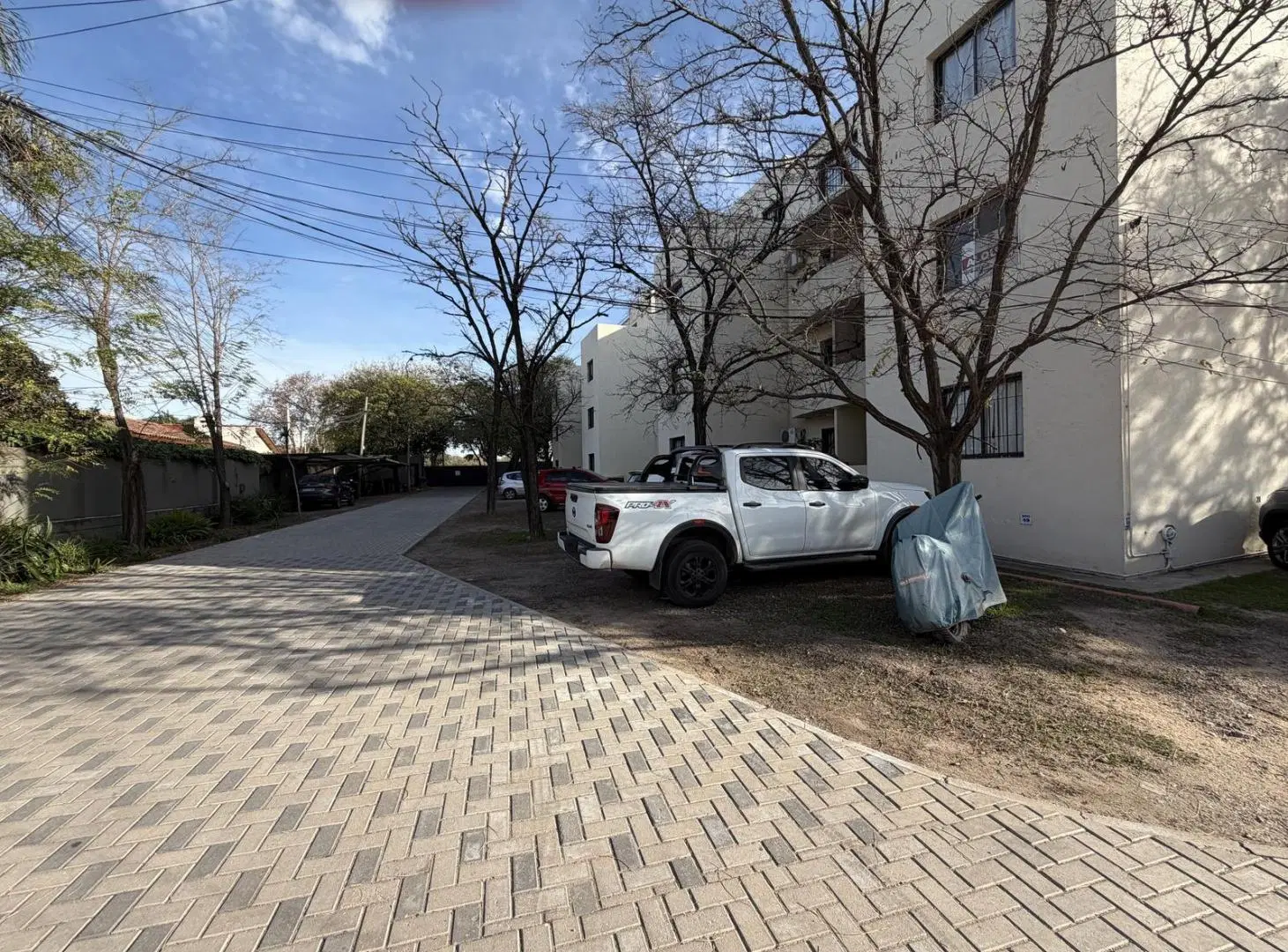 El dpto con terraza y cerca de TODO esta disponible para vos! 4