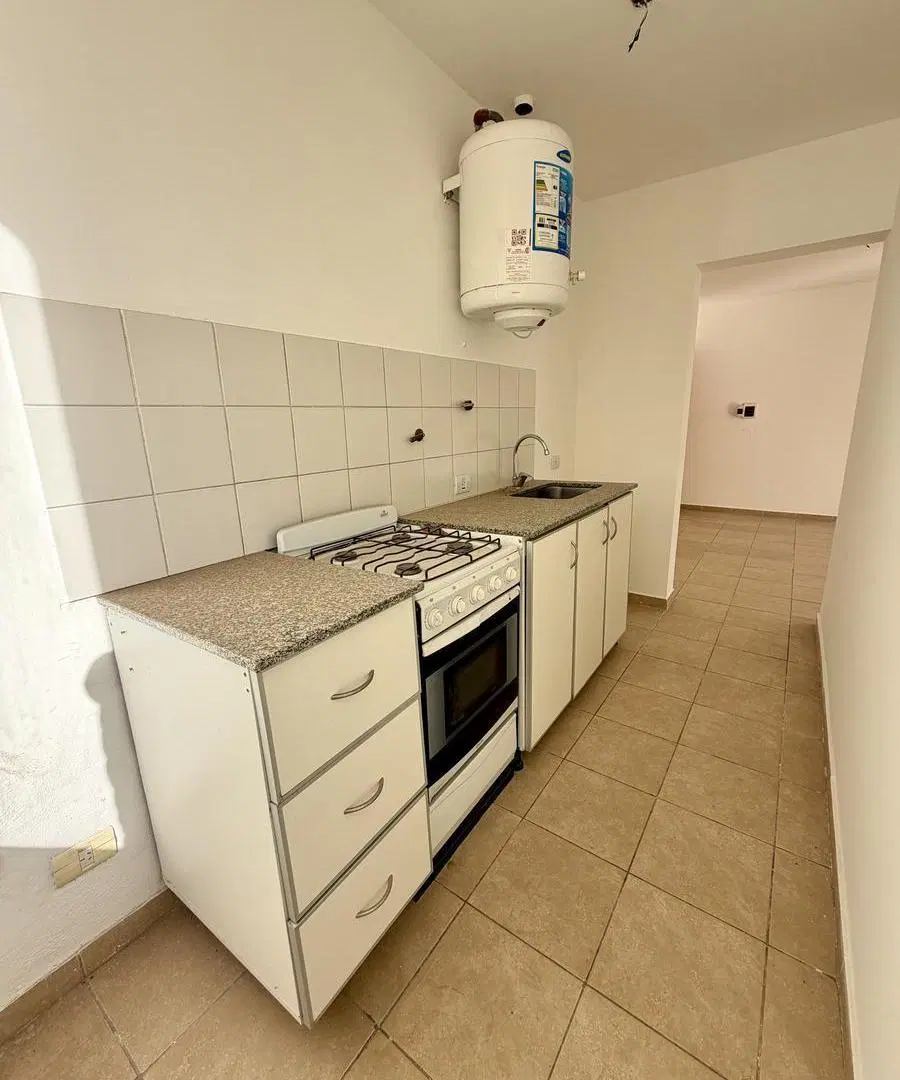 El dpto con terraza y cerca de TODO esta disponible para vos! 5