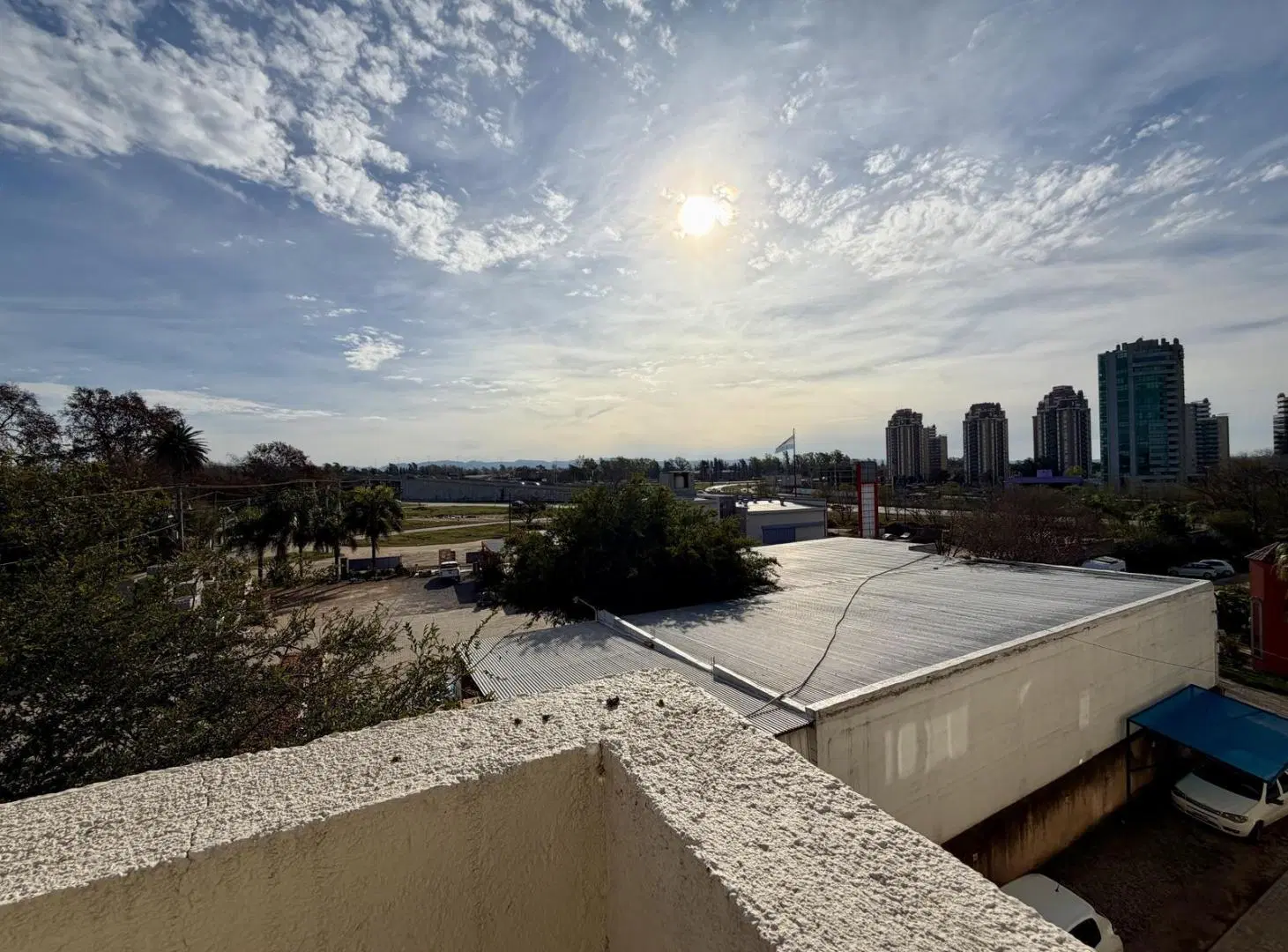 El dpto con terraza y cerca de TODO esta disponible para vos! 3