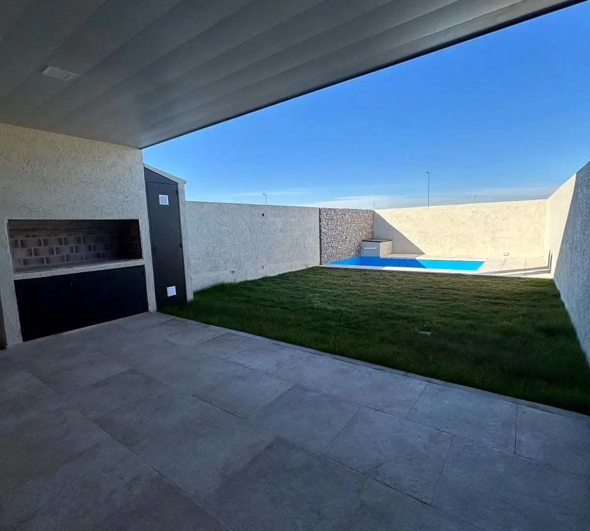 Casa en alquiler en Docta Nobu, con gran patio y pileta 2