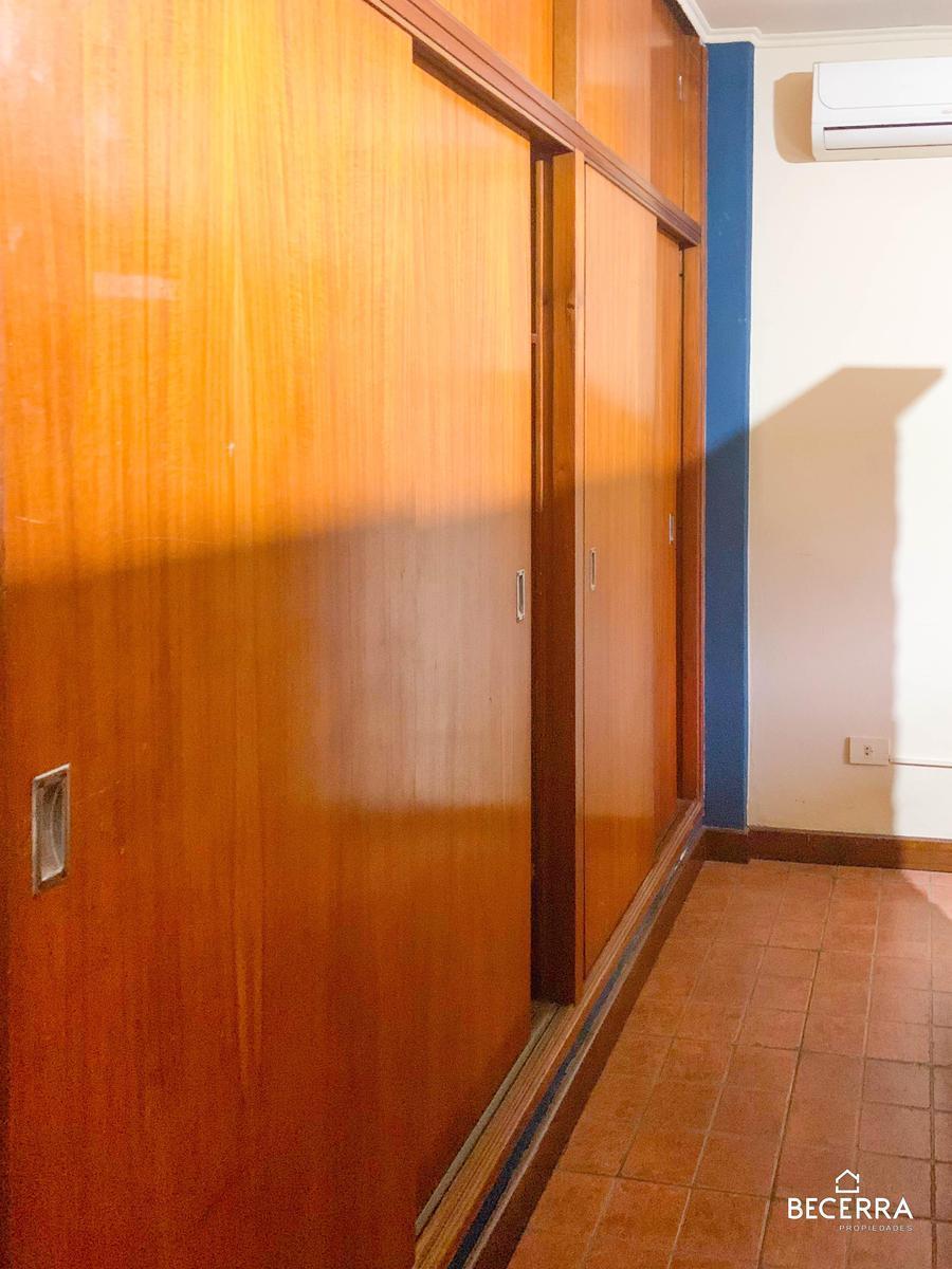 Casa Chalet con Taller en Venta en Barrio Luna 5