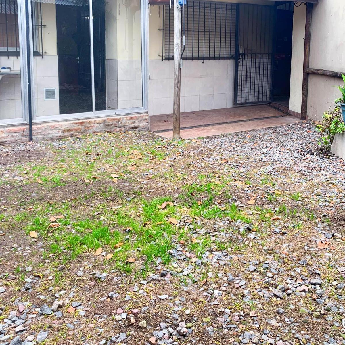 Casa Chalet con Taller en Venta en Barrio Luna 3