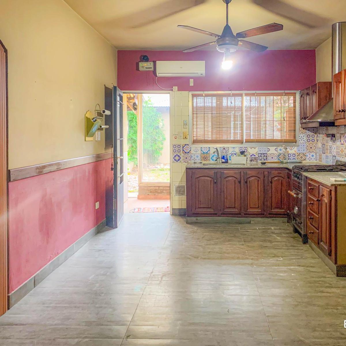 Casa Chalet con Taller en Venta en Barrio Luna 5