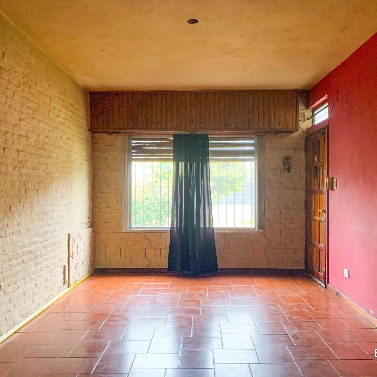 Casa Chalet con Taller en Venta en Barrio Luna 2