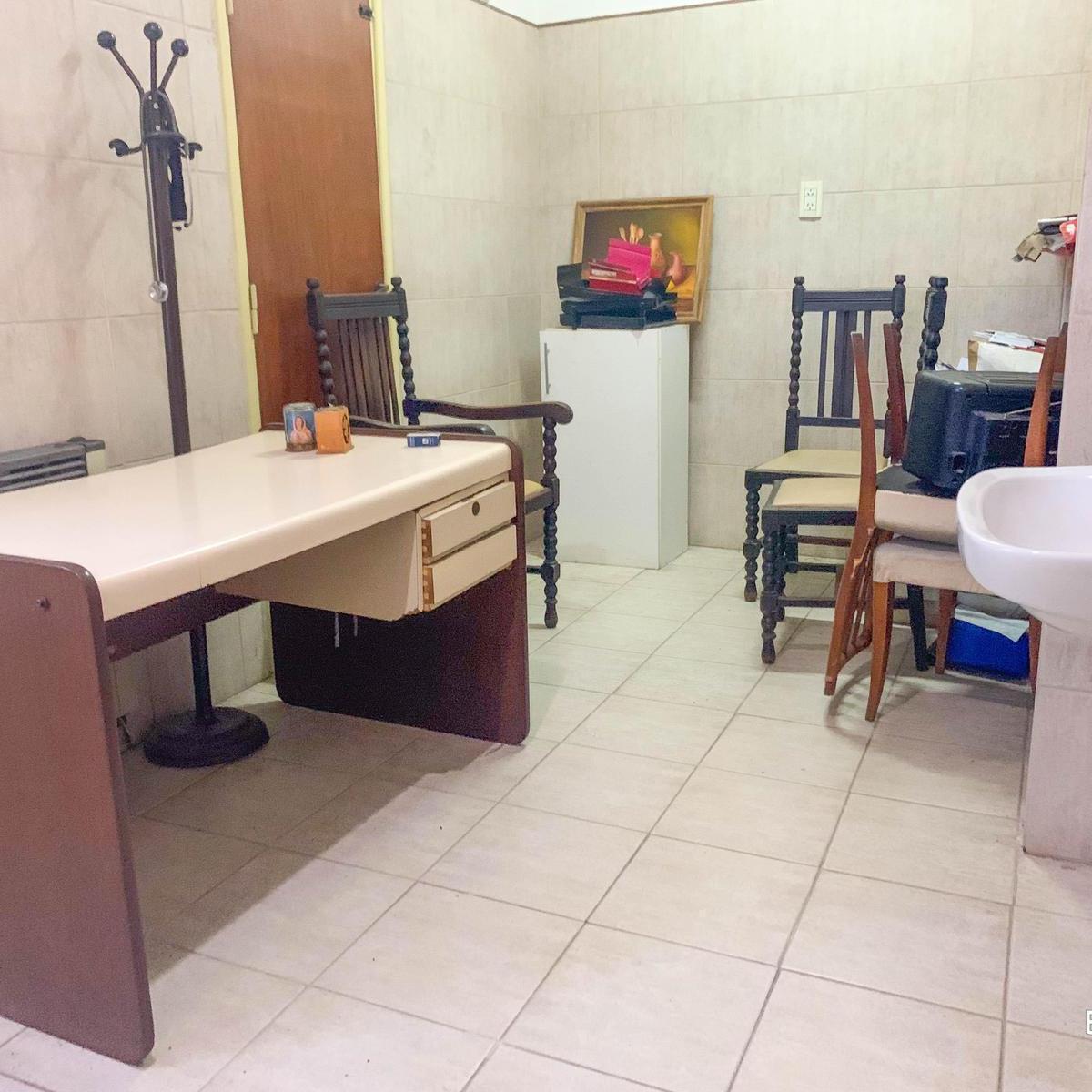 Chalet con Consultorios en Venta en Hurlingham 3