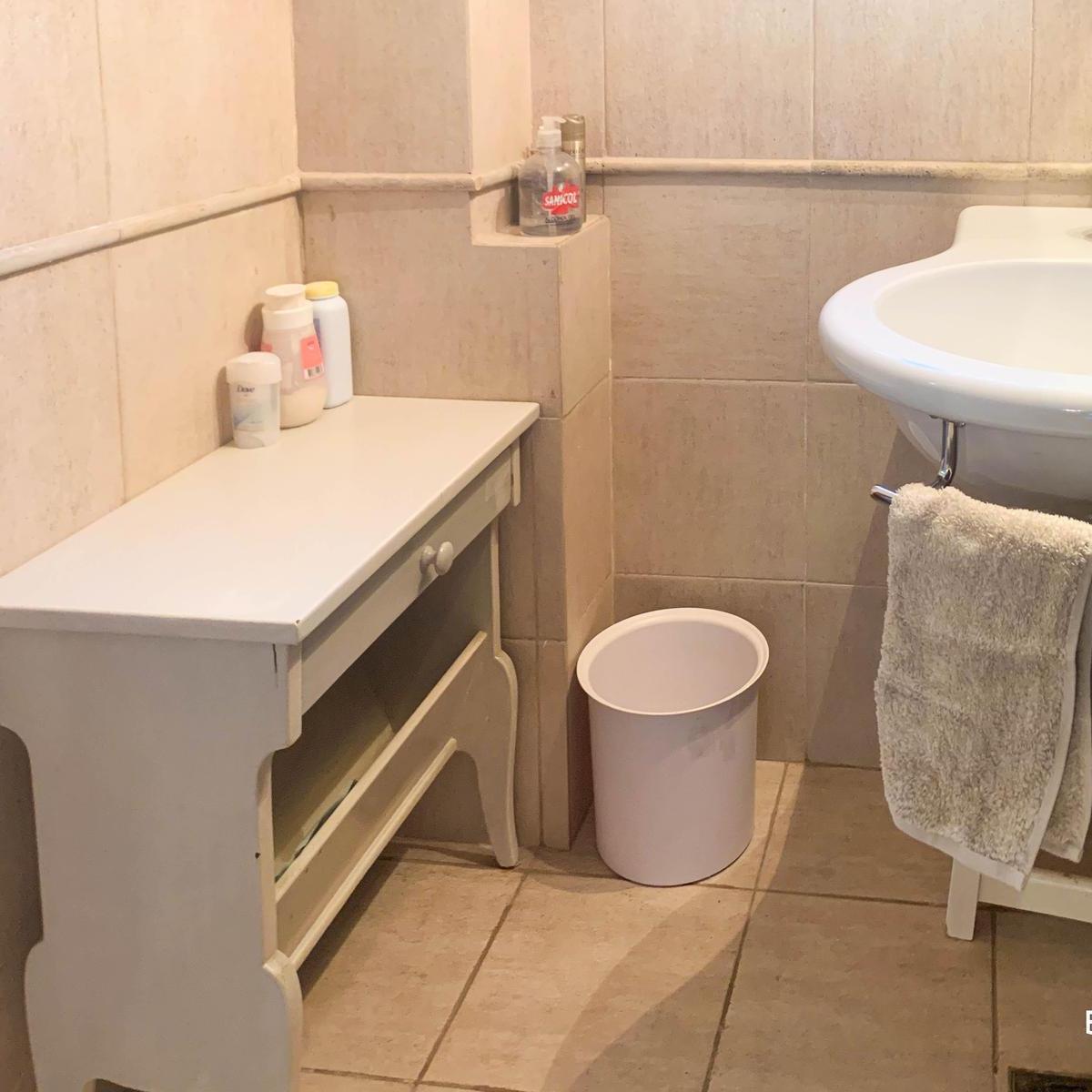 Chalet con Consultorios en Venta en Hurlingham 4