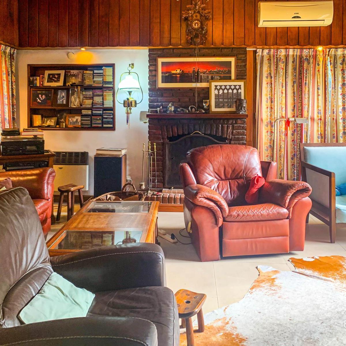 Chalet con Consultorios en Venta en Hurlingham 4