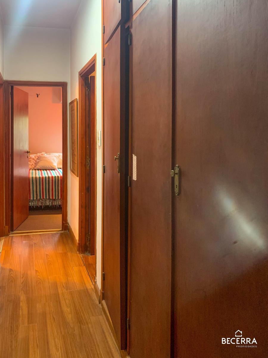 Chalet con Consultorios en Venta en Hurlingham 1