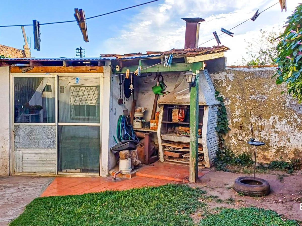 Casa 3 Ambientes con Jardín en Venta en Hurlingham 3