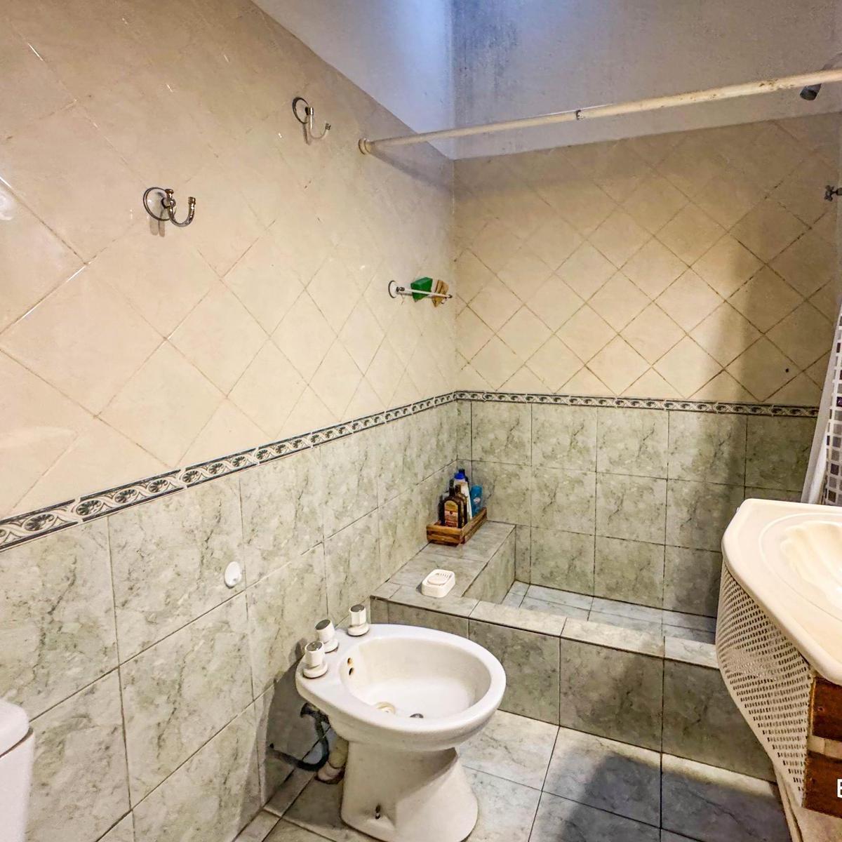 Casa 3 Ambientes con Jardín en Venta en Hurlingham 1