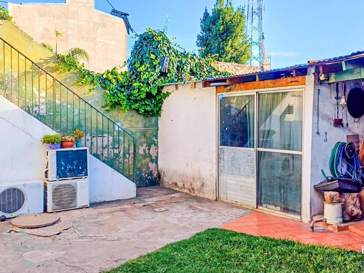 Casa 3 Ambientes con Jardín en Venta en Hurlingham 2