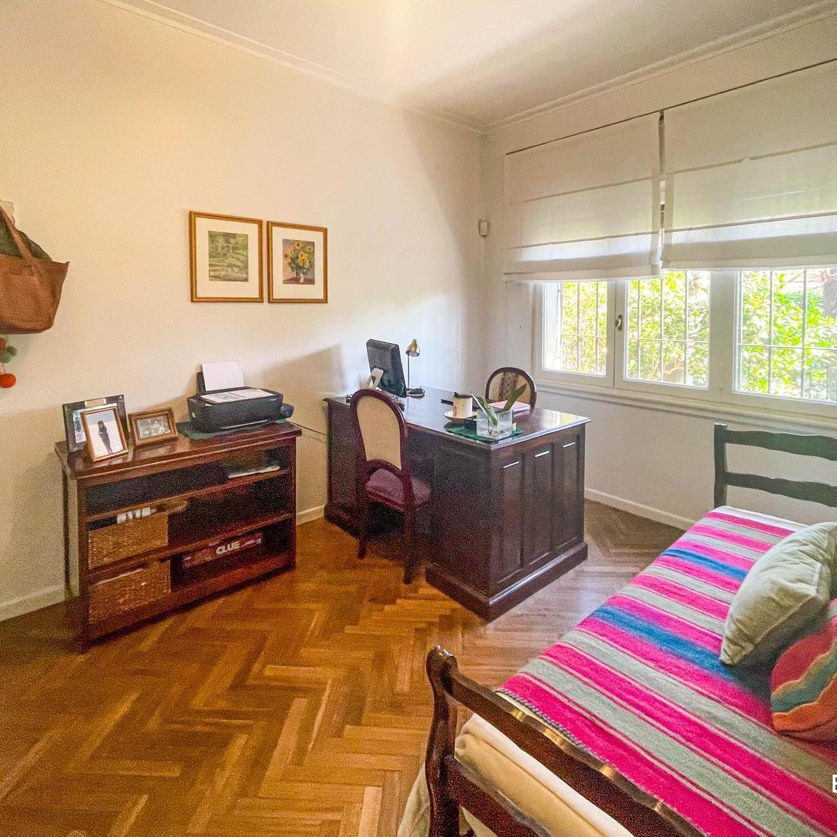 Imponente Chalet de Estilo Clásico en Parque Johnston - Venta en Hurlingham 4