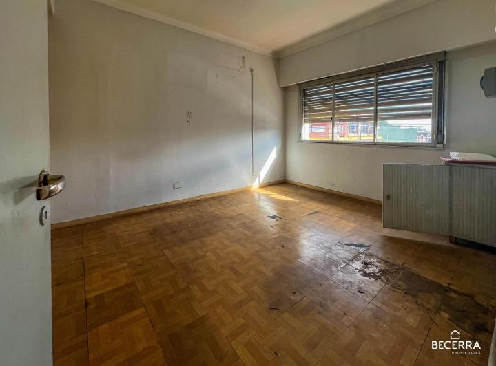 Departamento para Oficinas o Consultorios en el Centro de Hurlingham 2