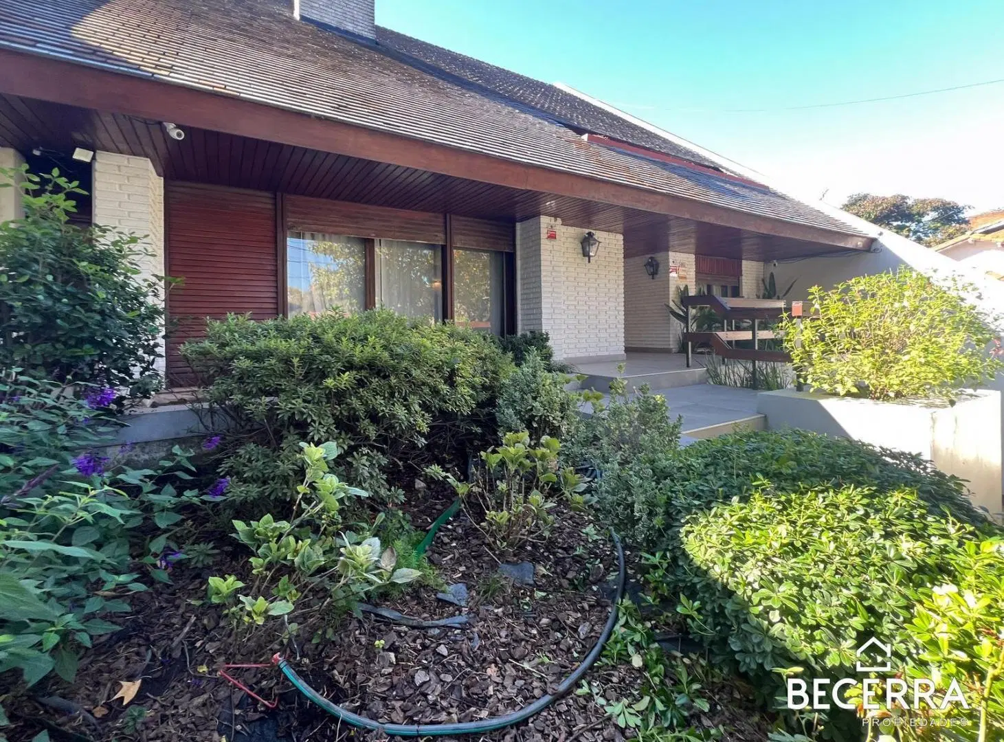 Imponente Casa de Estilo y Diseño en Venta - A 1 cuadra de la Plaza de Hurlingham 5