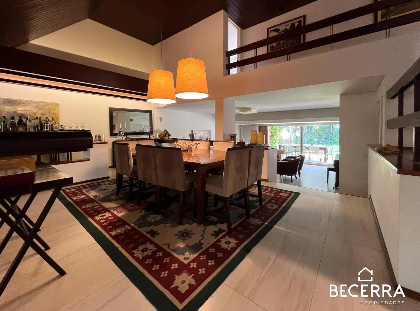 Imponente Casa de Estilo y Diseño en Venta - A 1 cuadra de la Plaza de Hurlingham 4