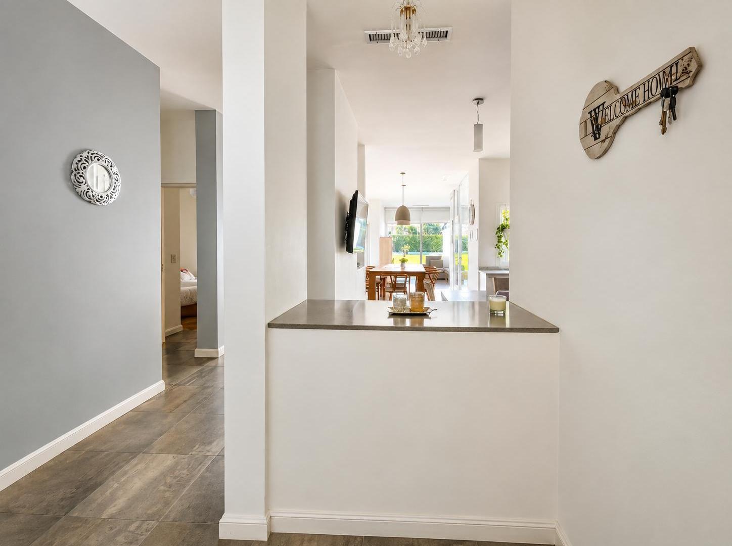 Foto de Impecable casa de estilo moderno en Parque Johnston, imagen 2