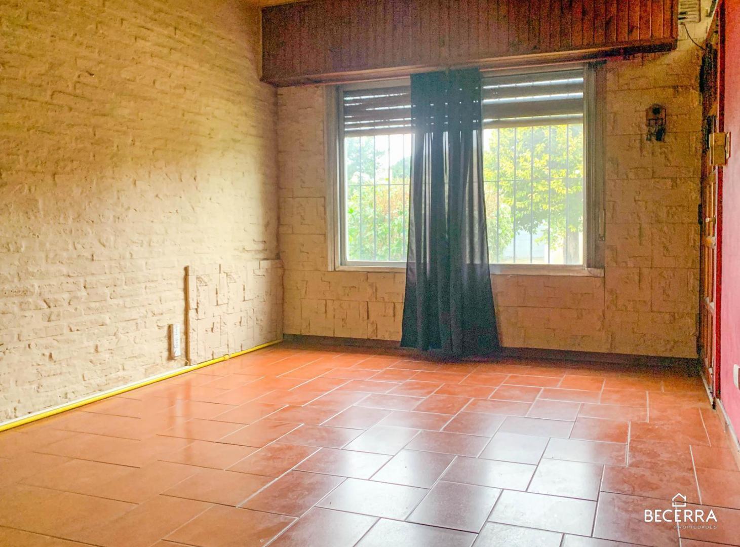 Foto de Casa chalet con taller en Venta en Barrio Luna, imagen 4