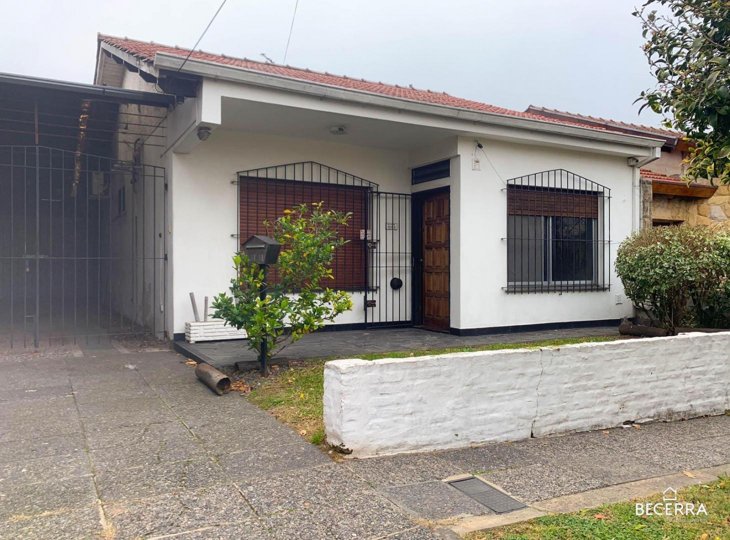 Foto de Casa chalet con taller en Venta en Barrio Luna, imagen 3