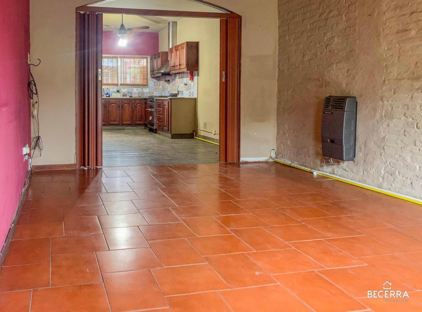 Foto de Casa chalet con taller en Venta en Barrio Luna, imagen 2