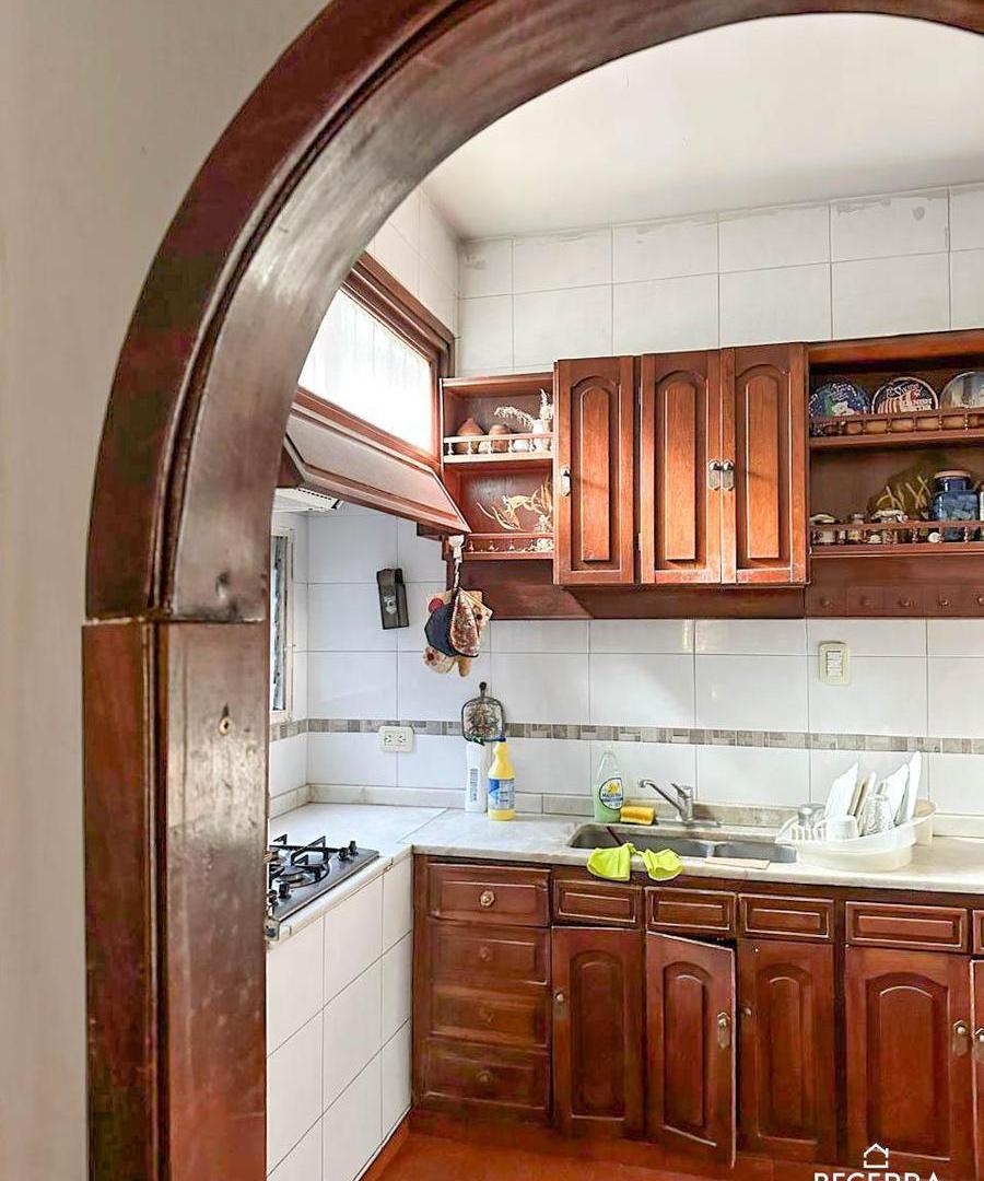 Foto de Chalet con consultorios en Venta en Hurlingham, imagen 5