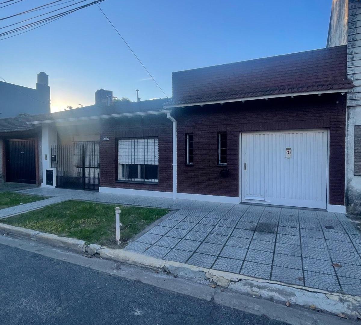 Foto de Casa PH 3 ambientes en Venta en Hurlingham, imagen 3