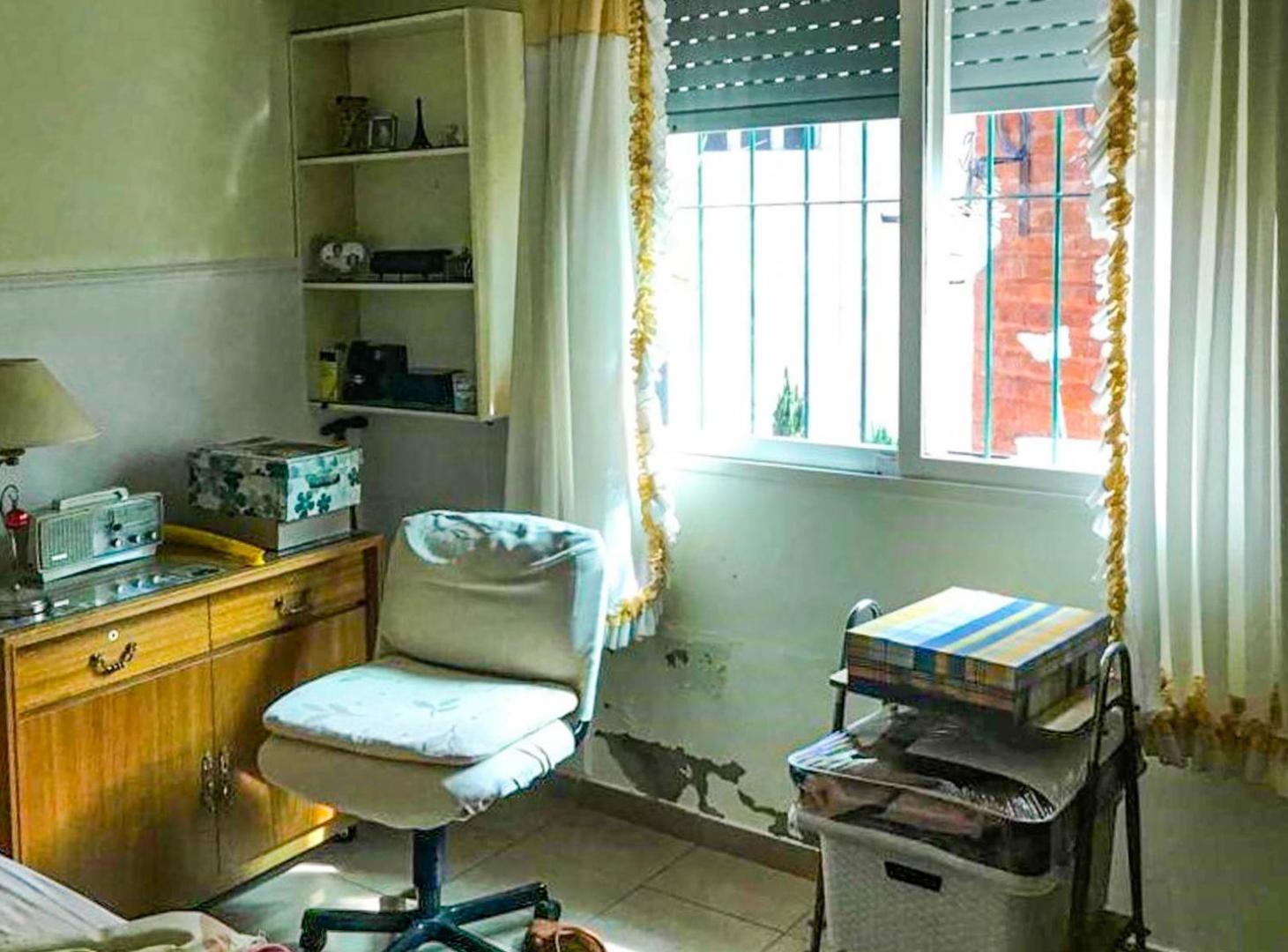 Foto de Casa PH 3 ambientes en Venta en Hurlingham, imagen 2