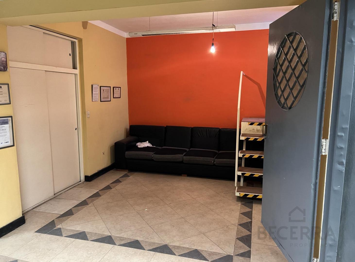 Foto de Galpón en Venta en Parque Quirno, imagen 2
