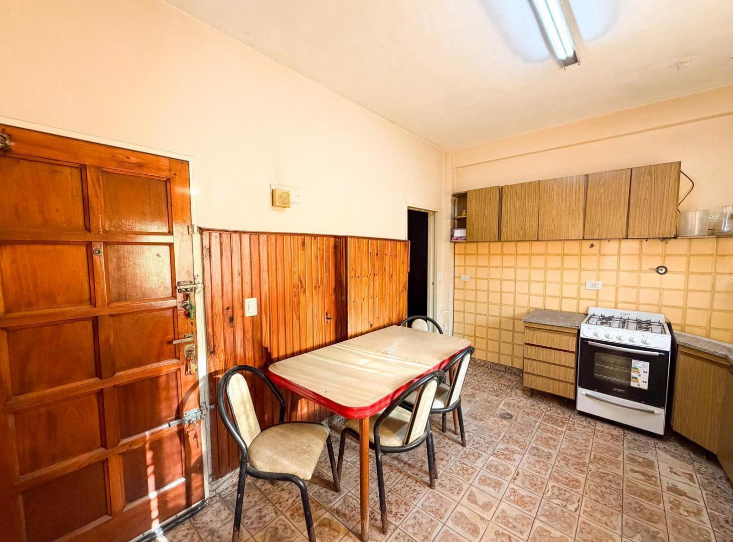 Foto de Venta - Amplia casa familiar en dos plantas con fondo libre y terraza, imagen 2