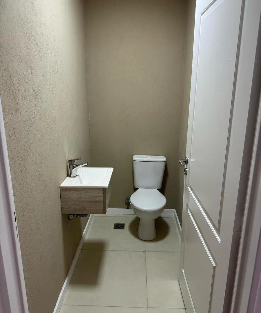 Departamento de 2 ambientes, cocina, baño, toilette, living comedor, dormitorio y balcon 3