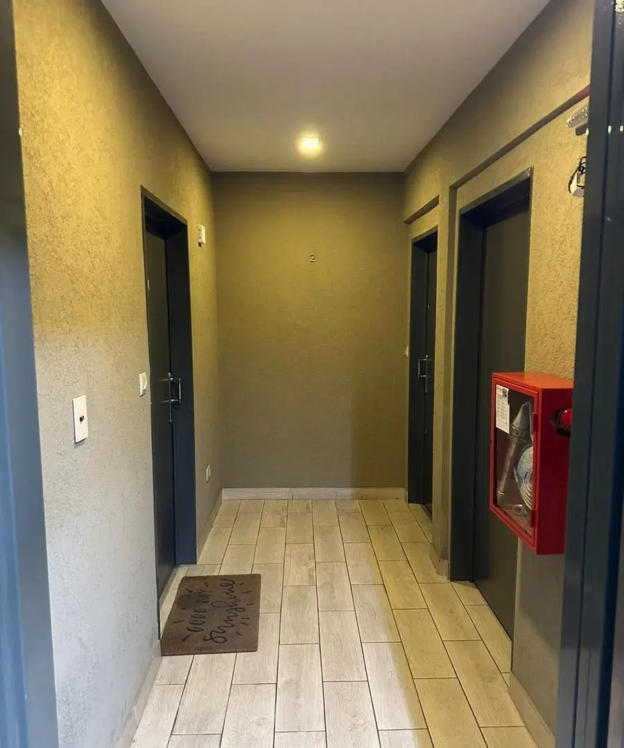 Departamento de 2 ambientes, cocina, baño, toilette, living comedor, dormitorio y balcon 1