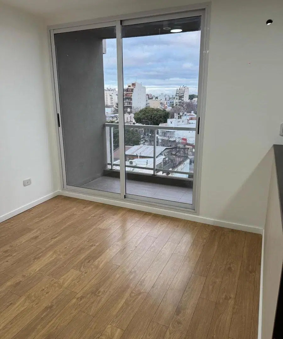 Departamento de 2 ambientes, cocina, baño, toilette, living comedor, dormitorio y balcon 2