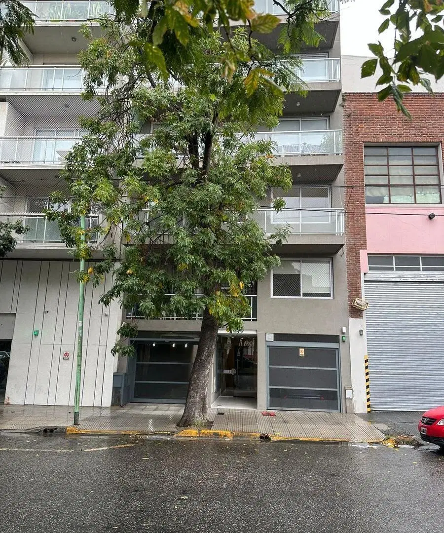 Departamento de 2 ambientes, cocina, baño, toilette, living comedor, dormitorio y balcon 4