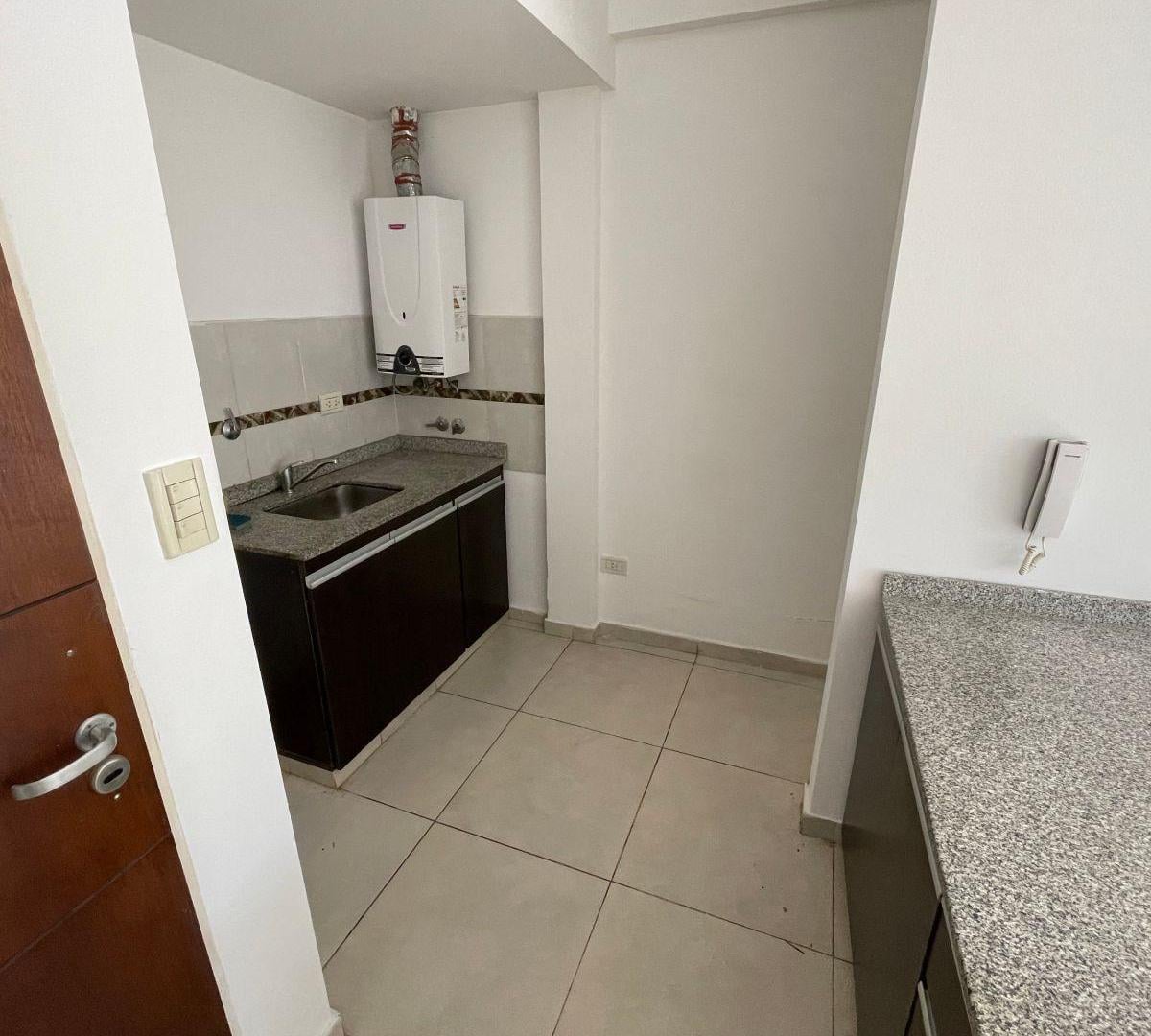 Foto de Alquiler departamento 2 ambientes Bernal, imagen 2