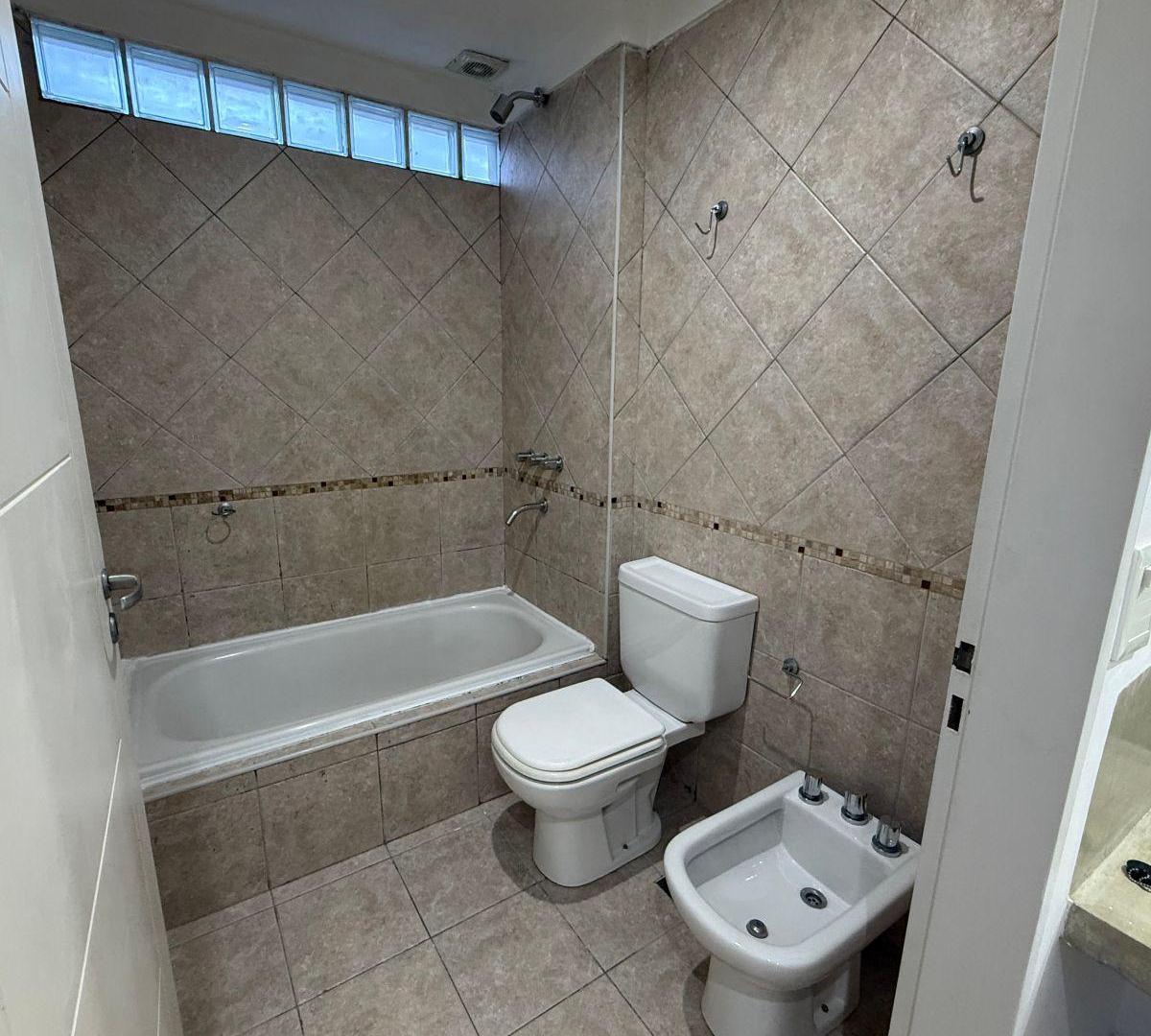 Foto de ALQUILER DEPARTAMENTO 2 AMBIENTES CON COCHERA, imagen 4