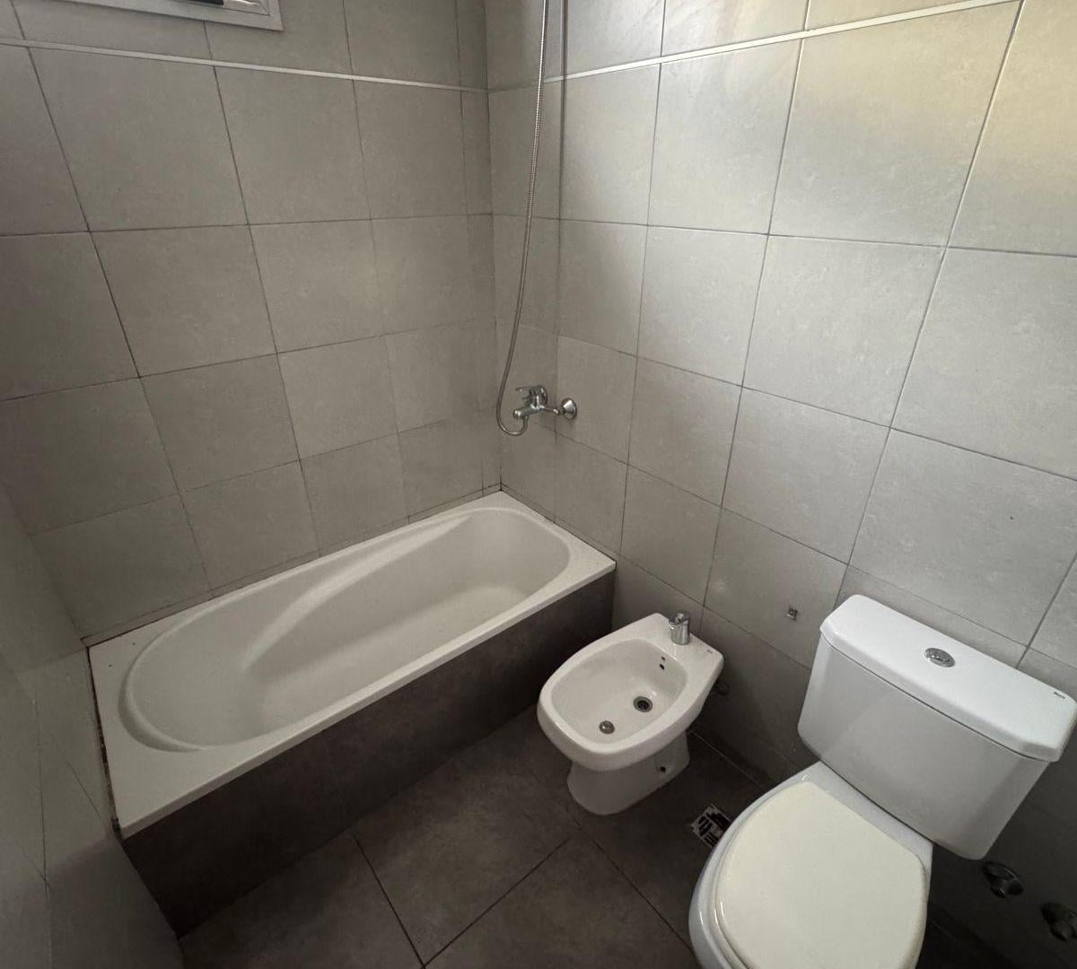 Foto de Alquiler departamento 2 ambientes con cocheras, imagen 3