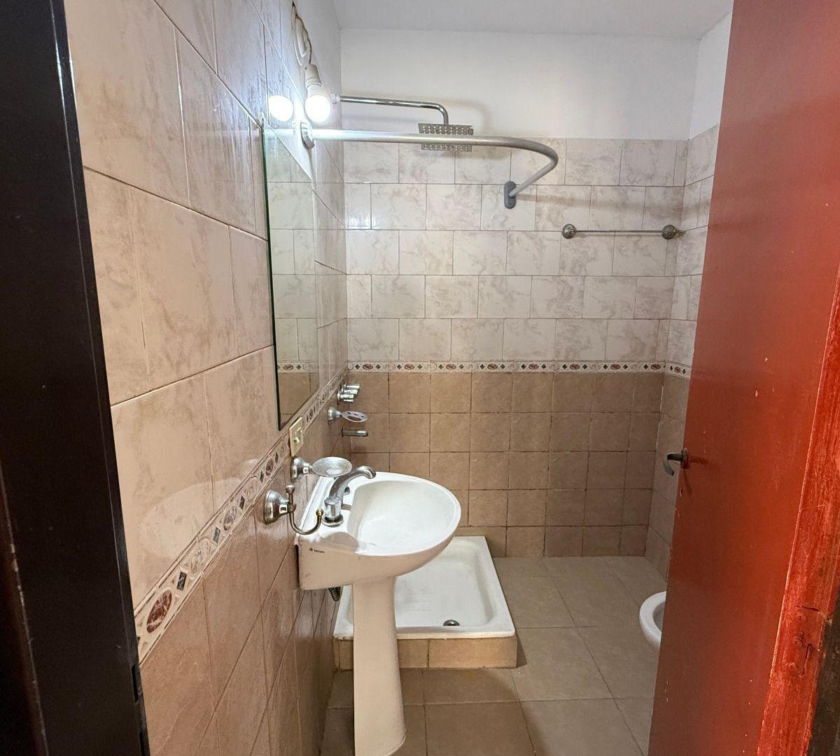 Foto de Alquiler departamento 2 ambientes Bernal Oeste, imagen 3