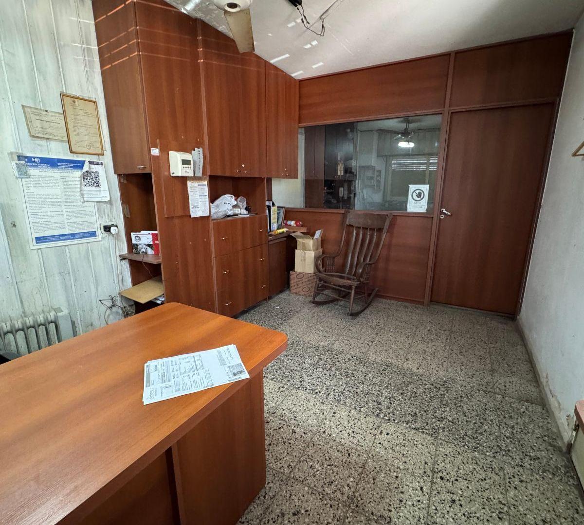 Foto de Alquiler importante galpón con oficinas Quilmes, imagen 5