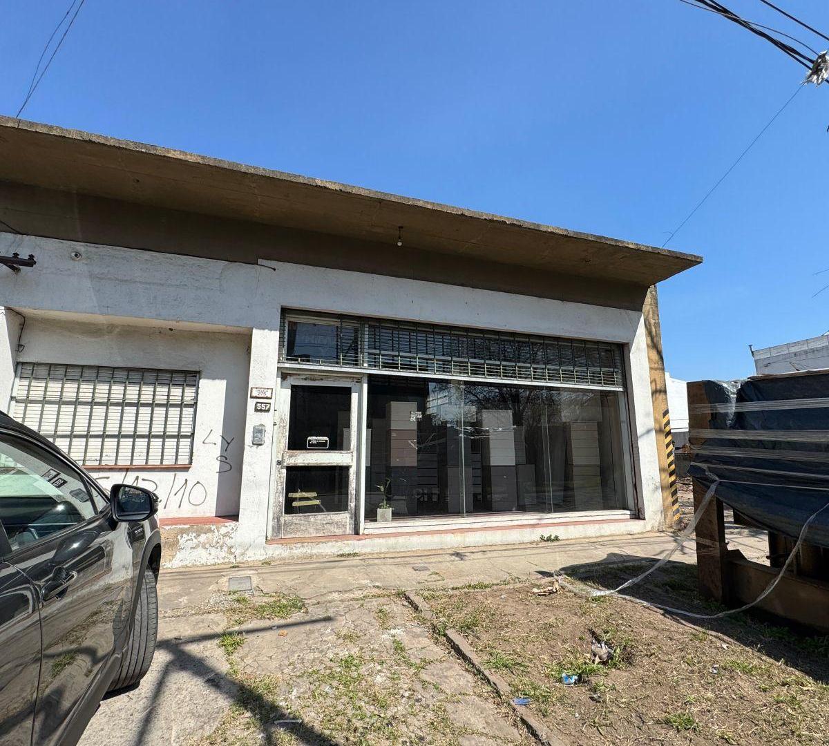 Foto de Alquiler importante galpón con oficinas Quilmes, imagen 1